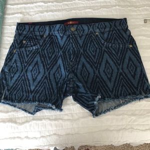 7 for all Mandkind shorts