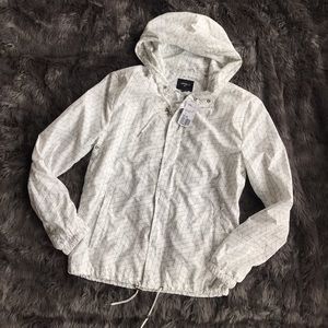 Forever 21 Jackets & Coats - NWT ⭐️ Geo Print Windbreaker Forever 21 Jackets & Coats - NWT ⭐️ Geo Print Windbreaker