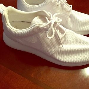 White Nike Roshe-Men's 8
