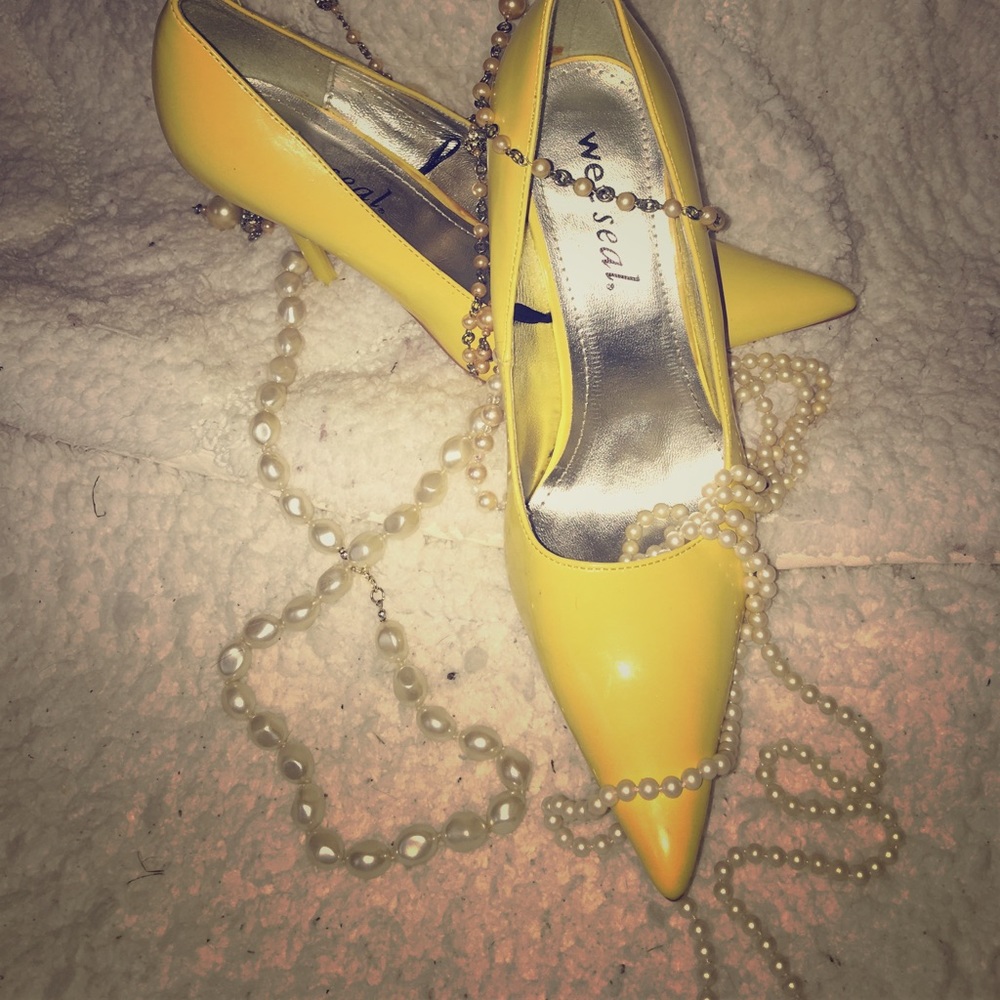 sleek patent leather Bright yellow 3-1/2 inch 👠