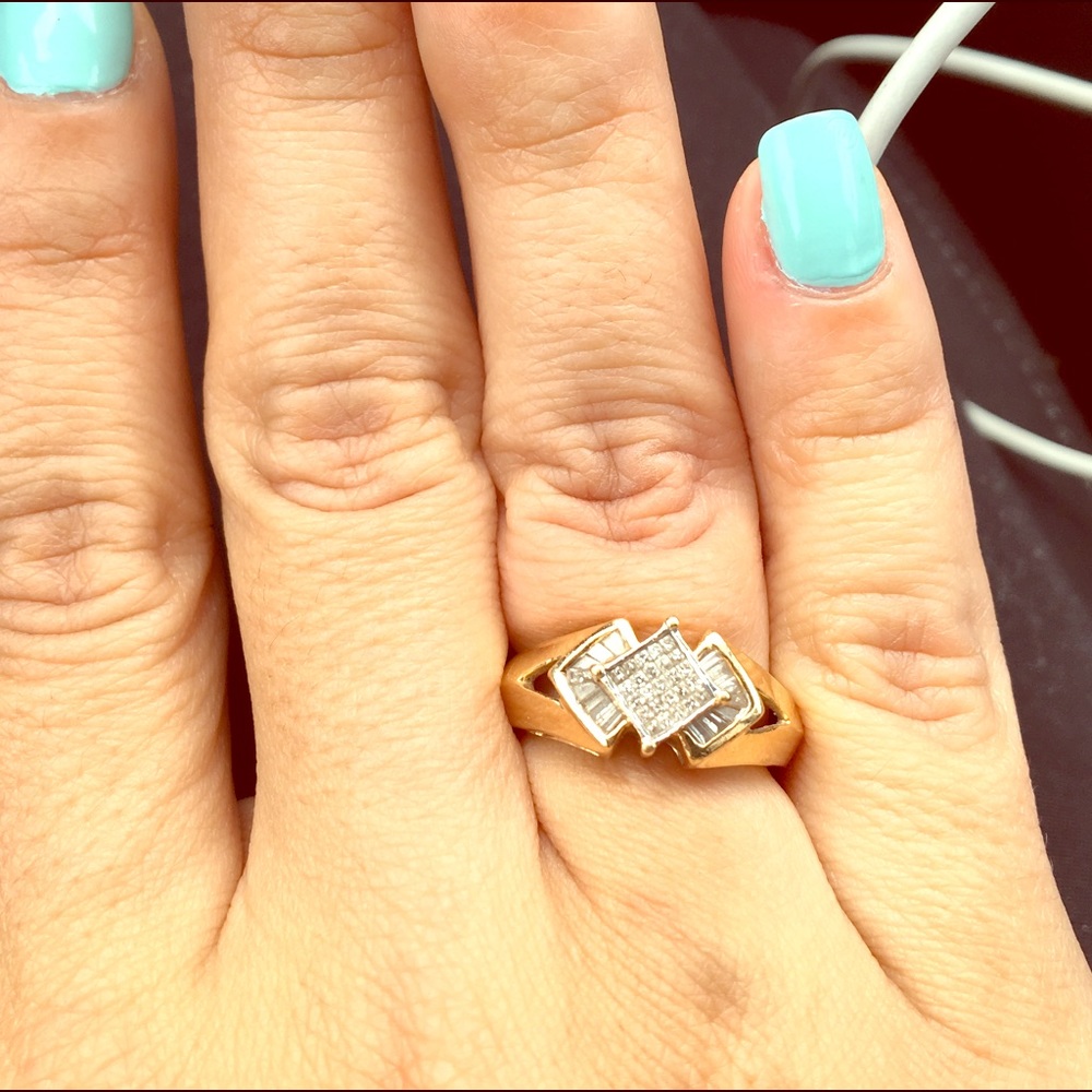 **SOLD** 14k gold diamond ring 💍💍💍