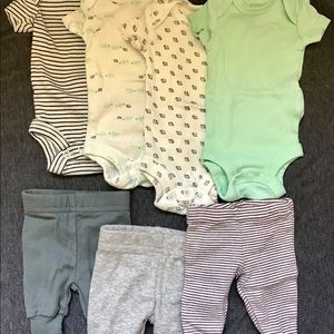 ✨Make me an offer!✨ Infant Preemie bundle