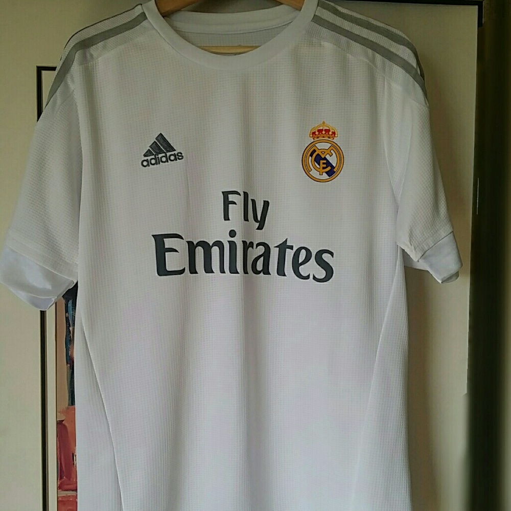 Real Madrid 2015/2016 jersey