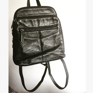 ❤️Black leather backpack 🎒