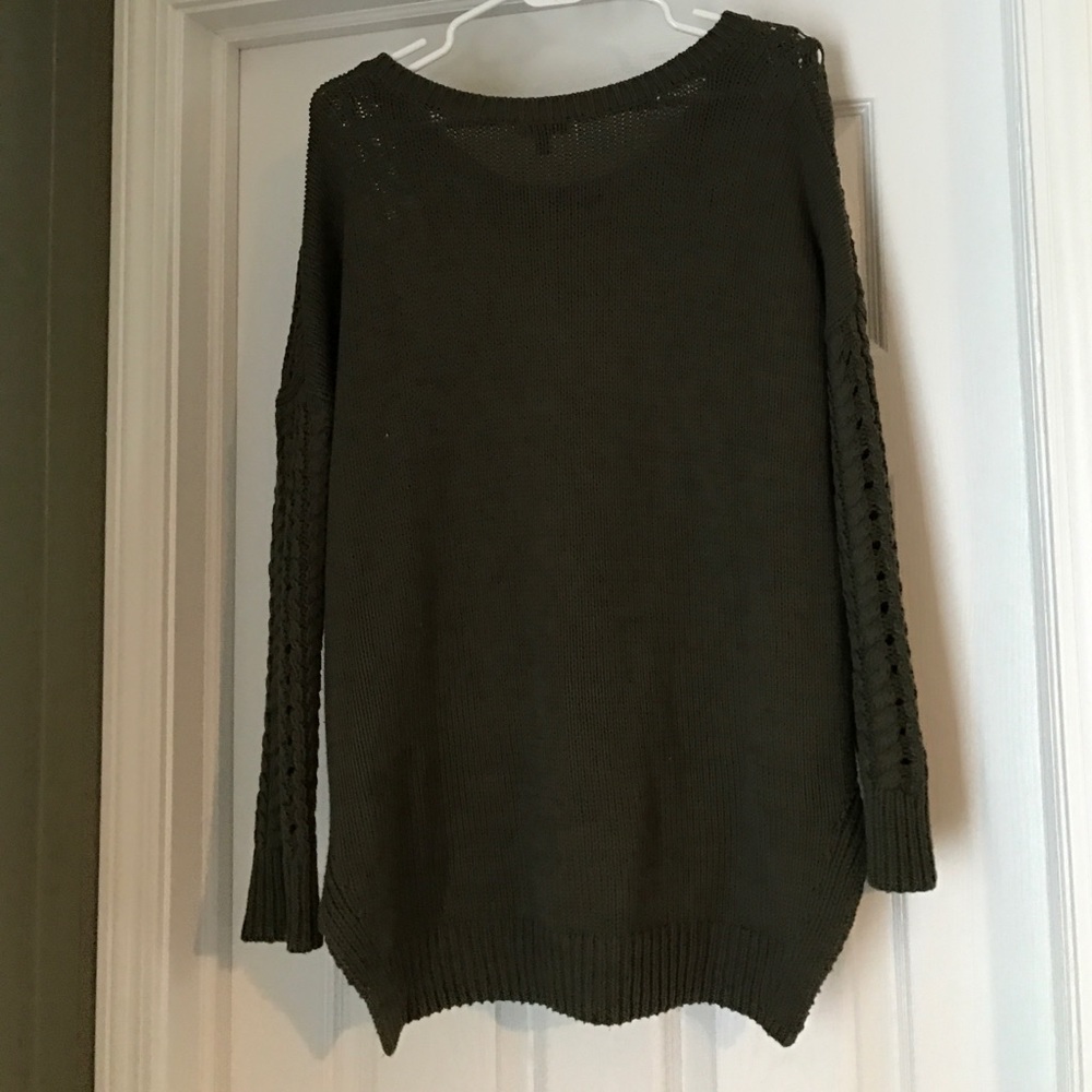 Oversized army green sweater from Express - Picture 3 of 4
