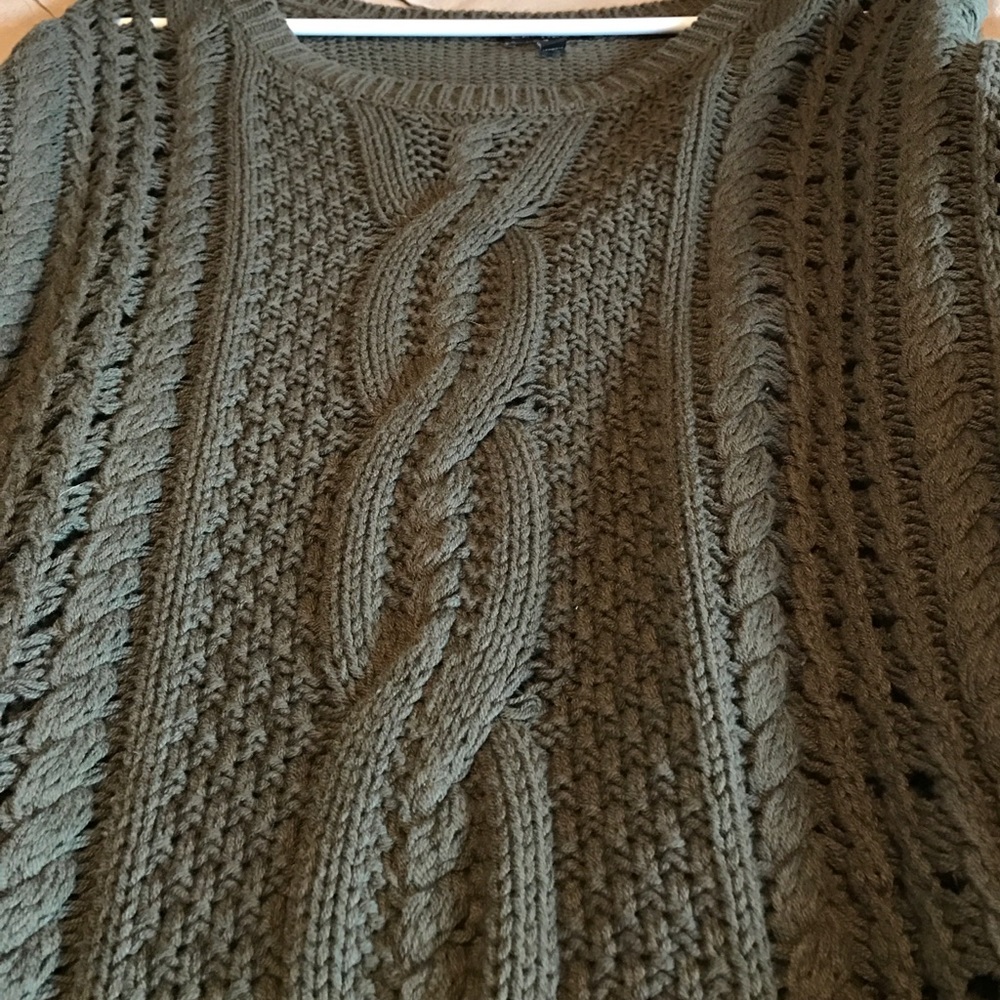 Oversized army green sweater from Express - Picture 4 of 4