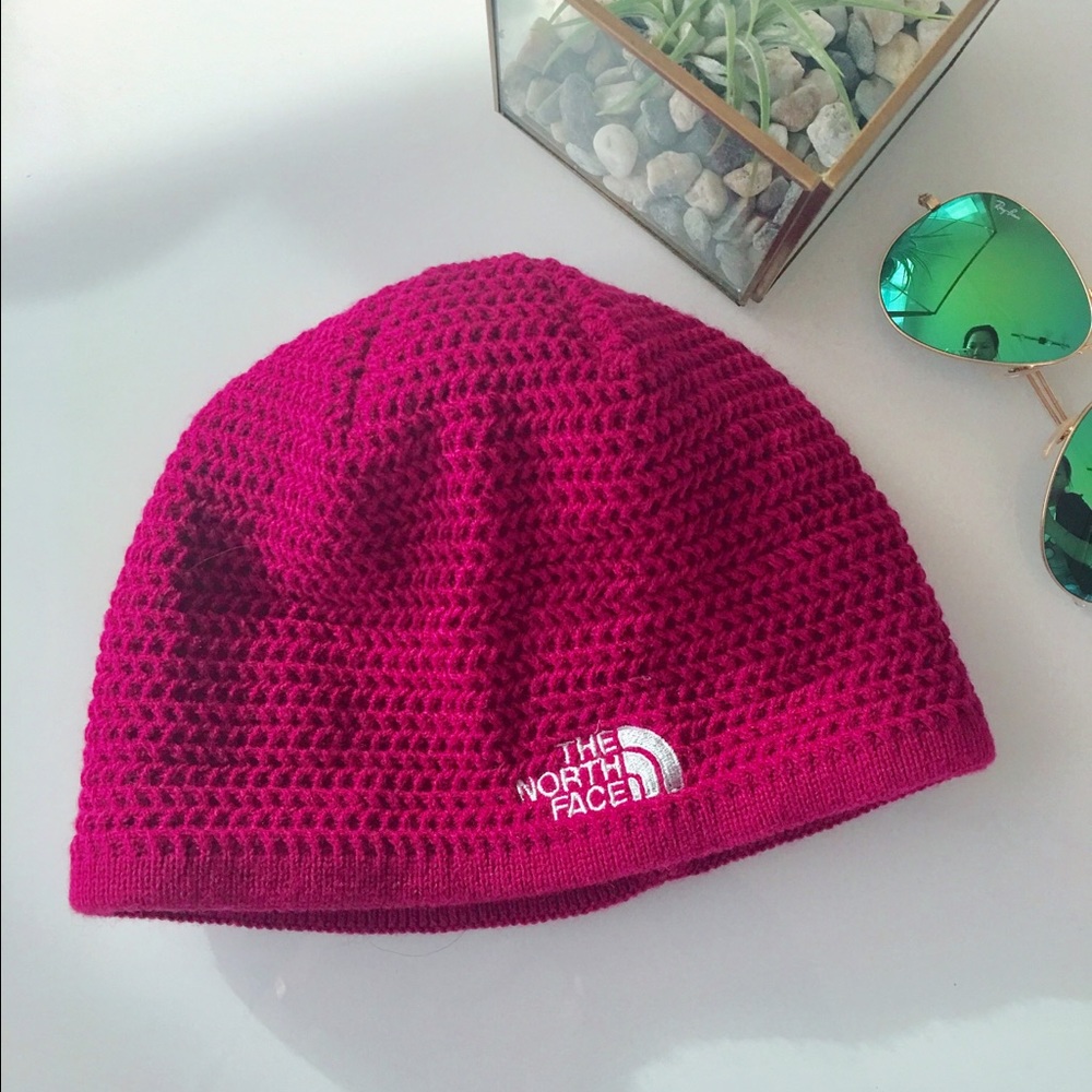 SOLD- North Face fleece lined knit hat✨ like new