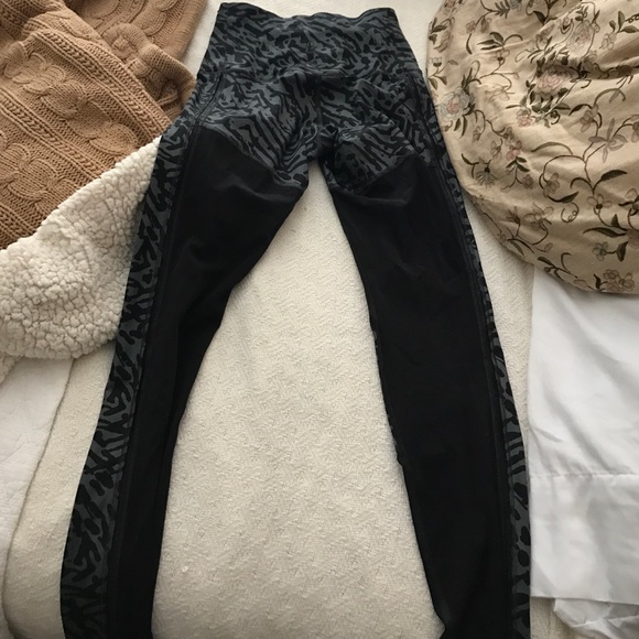 Lululemon workout pants - Picture 2 of 4