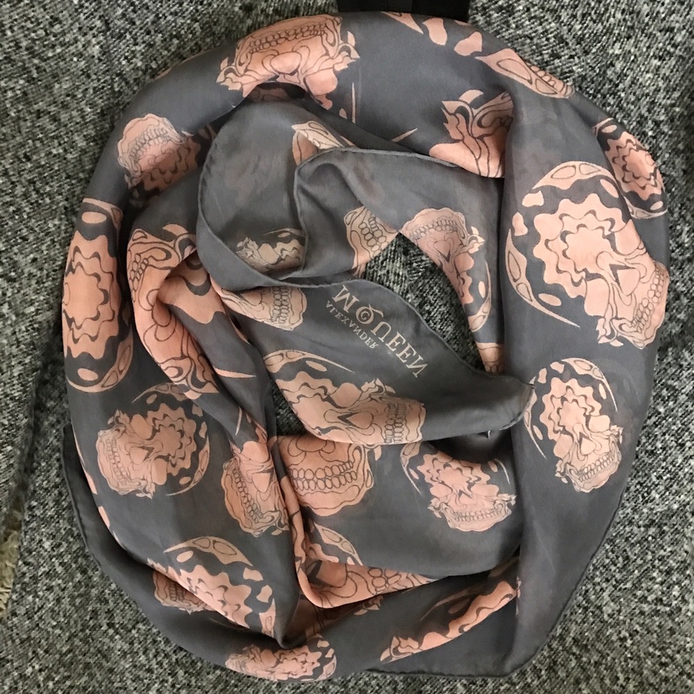 Final sale! Alexander McQueen XL silk skull scarf