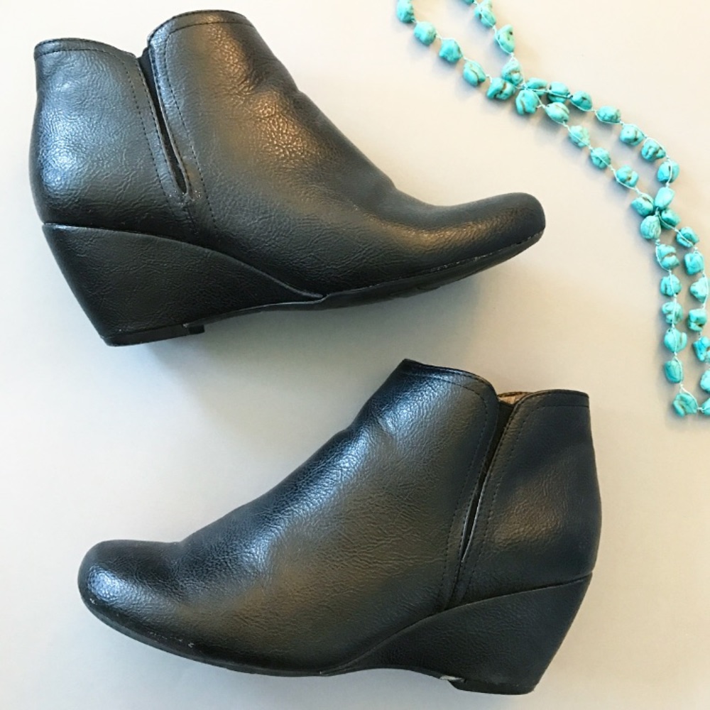 Natural Sole Black Booties
