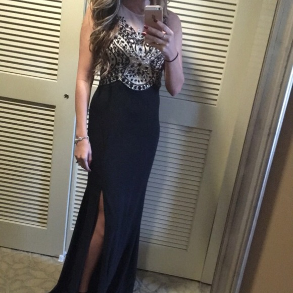 Formal dress - Picture 2 of 3