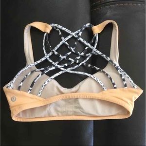 Lululemon Free to be Wild bra size 6!