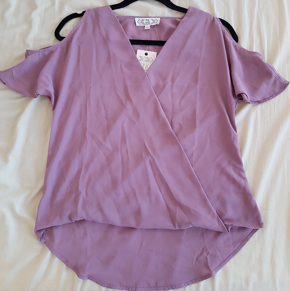 *SOLD* NWT Mauve flowy cold shoulder top