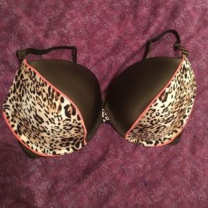 Never worn Victoria's Secret push-up bra