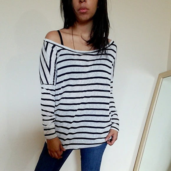 BLACK WHITE OFF SHOUDLERTOP - Picture 5 of 6