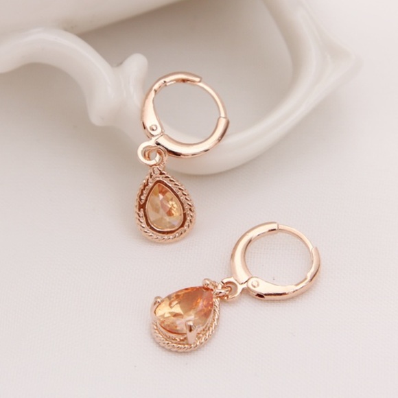 🌷SALE🌷18k GP Morganite Vintage Teardrop Earrings - Picture 3 of 5