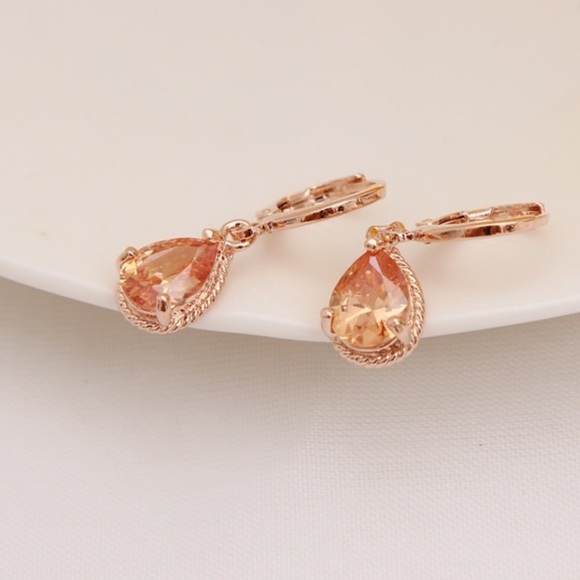 🌷SALE🌷18k GP Morganite Vintage Teardrop Earrings - Picture 4 of 5