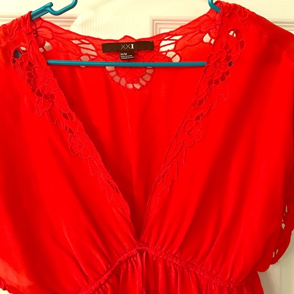 Deep V top - Picture 2 of 2