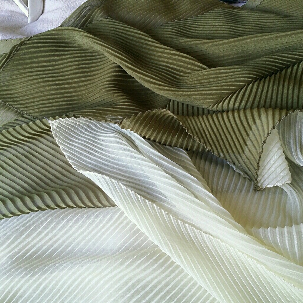 Final SALE!! Pleated green scarf