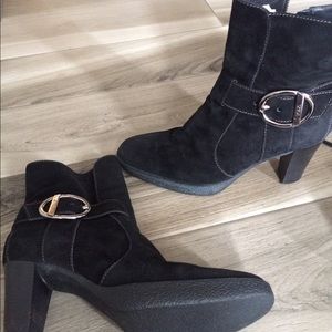 Suede tods booties. Gently worn