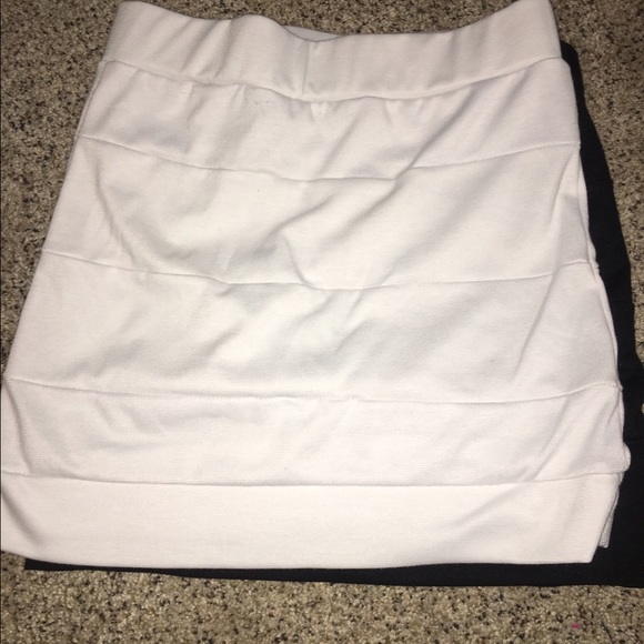 Black and white body con fit skirts - Picture 5 of 5