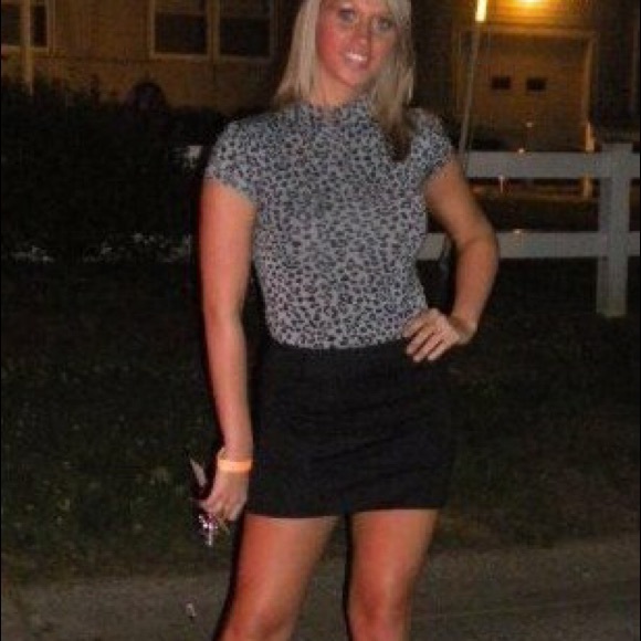 Black and white body con fit skirts - Picture 2 of 5