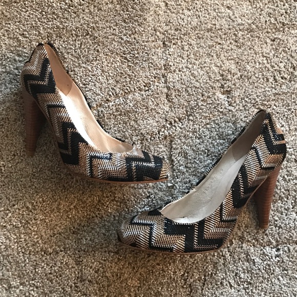 All Black Zig Zag Pump - Picture 1 of 2