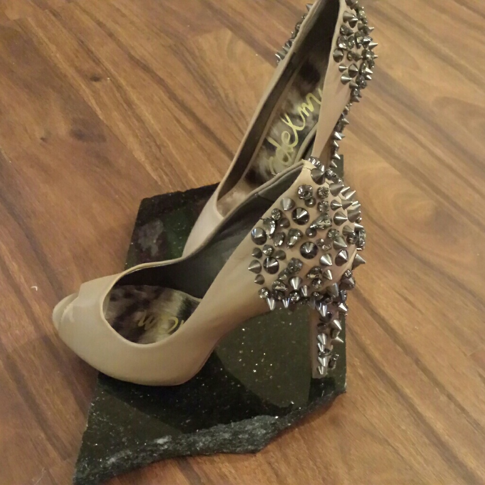 Sam Edelman Nude Lorissa Spiked Peep Toe Heels