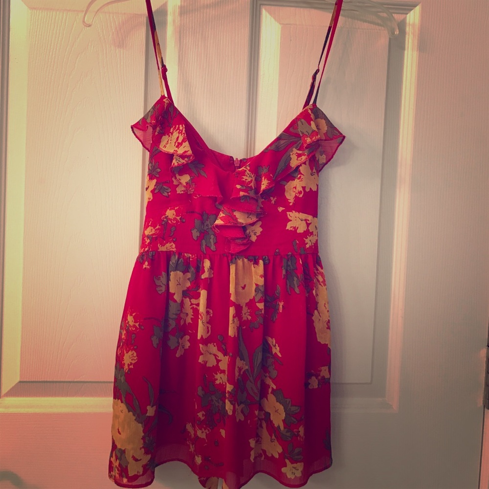 Lose tank w/ ruffled chest