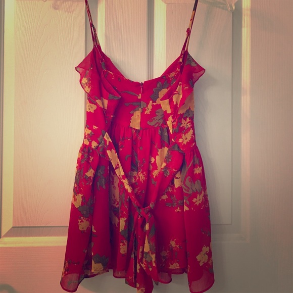 Lose tank w/ ruffled chest - Picture 2 of 3