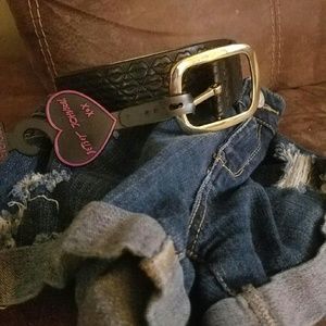 Betsey Johnson blk/gld lips belt