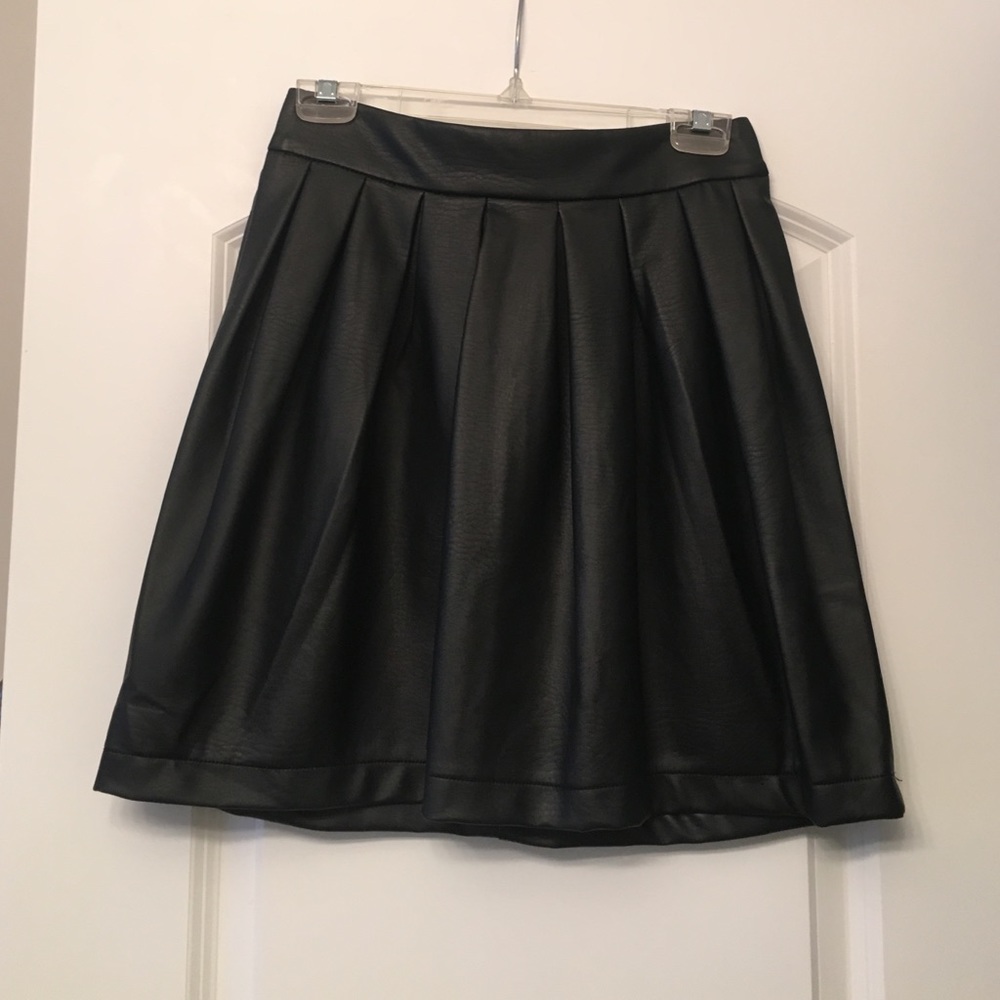 Pleated skirt