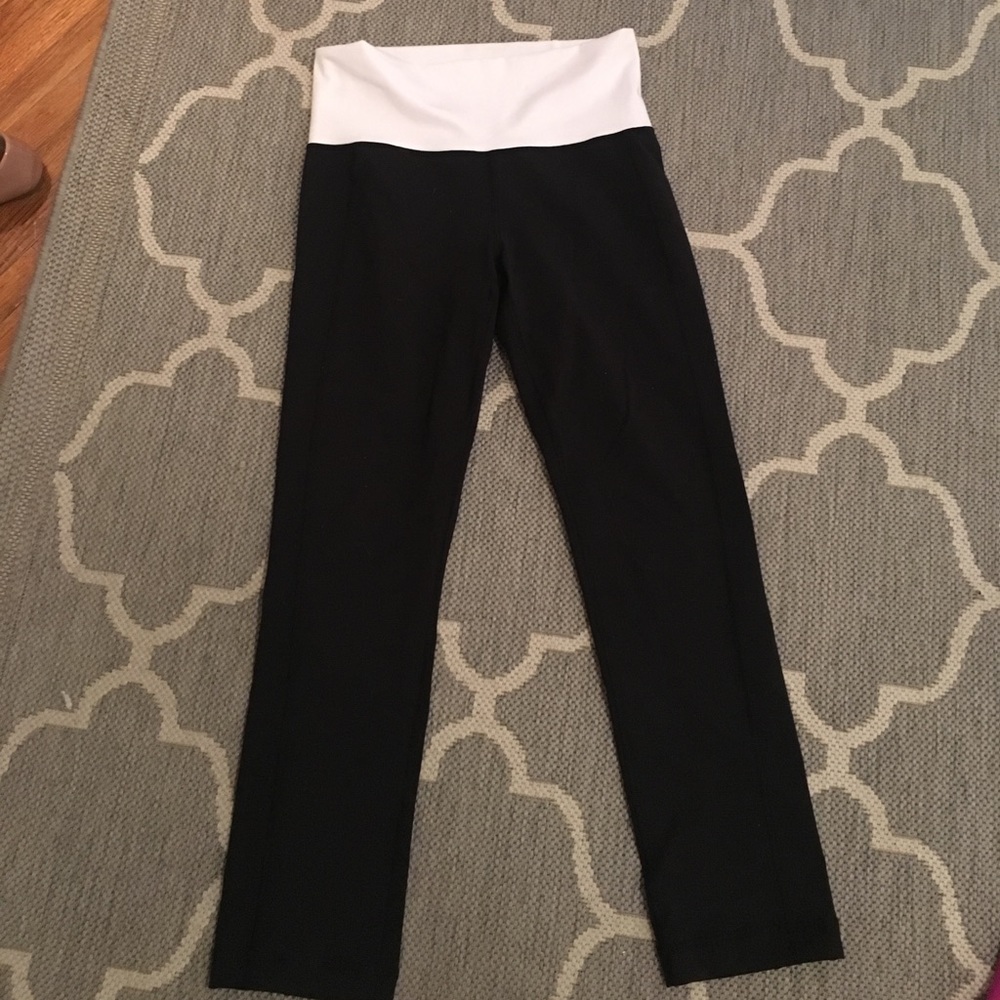 Lulu lemon size 6 yoga pants--barely worn!