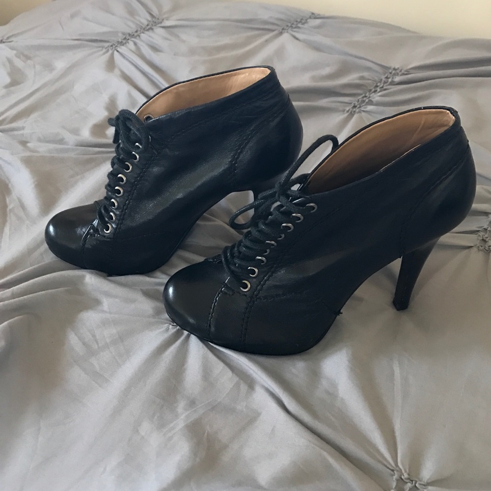 Nine West Black leather booties