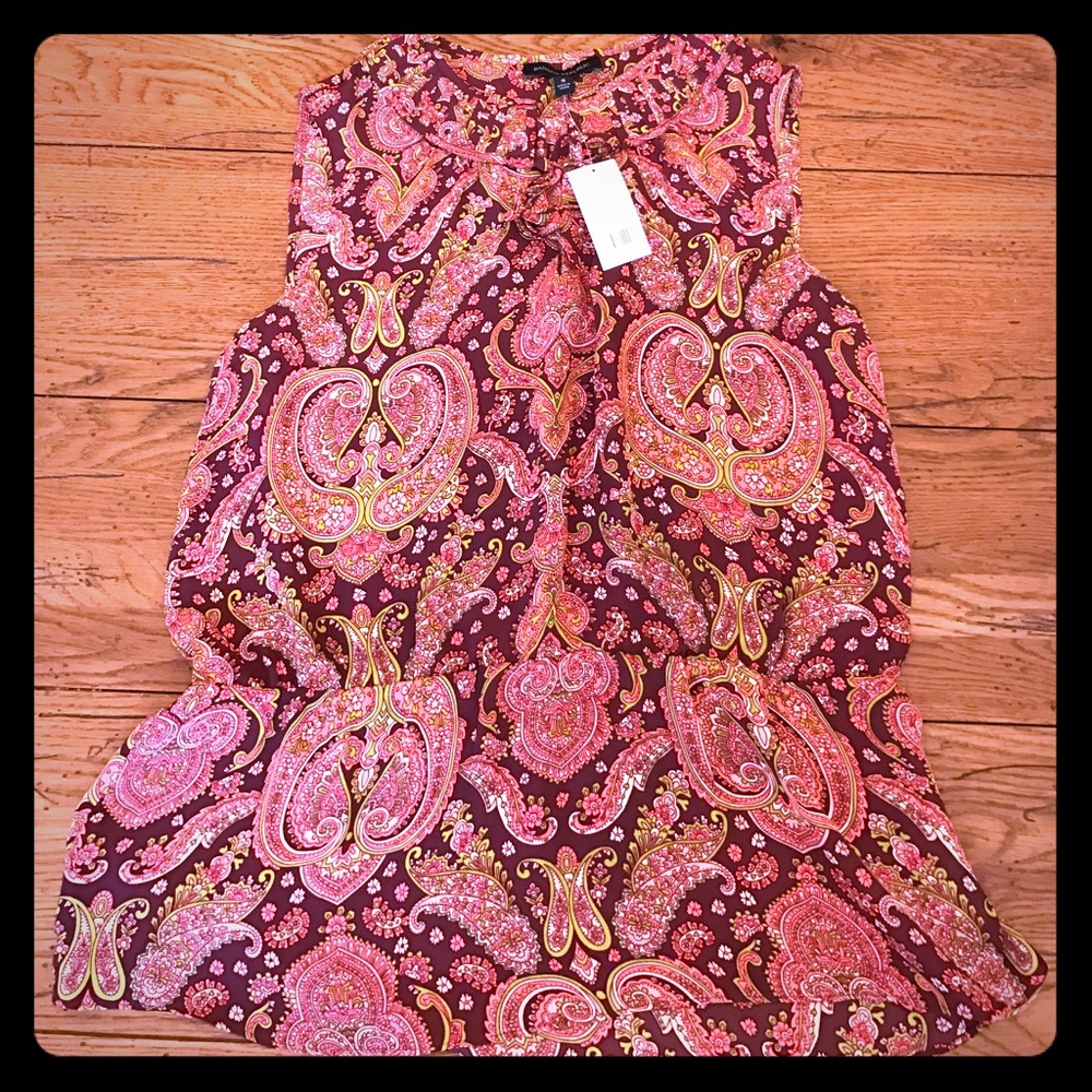 Banana Republic sleeveless paisley print blouse.