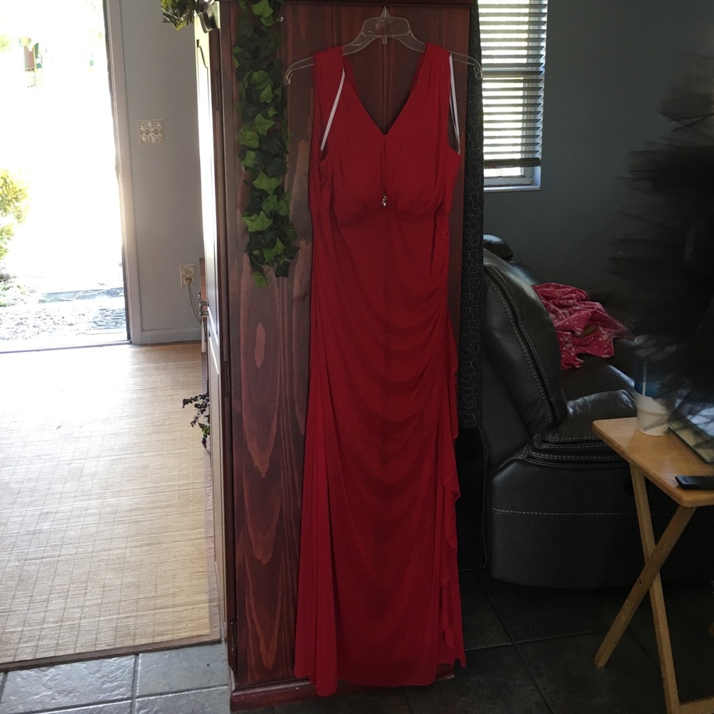 PROM Beautiful red formal or prom dress 14W.