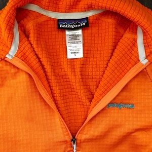 ✨Make me an offer!✨ Patagonia R1 half-zip fleece