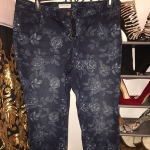 🌺 Floral Print Jeans