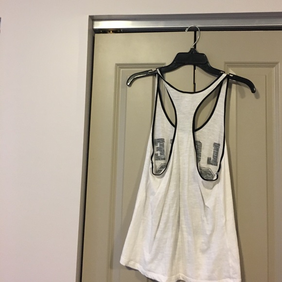 Light summer tank! Super convenient for beach days - Picture 2 of 2