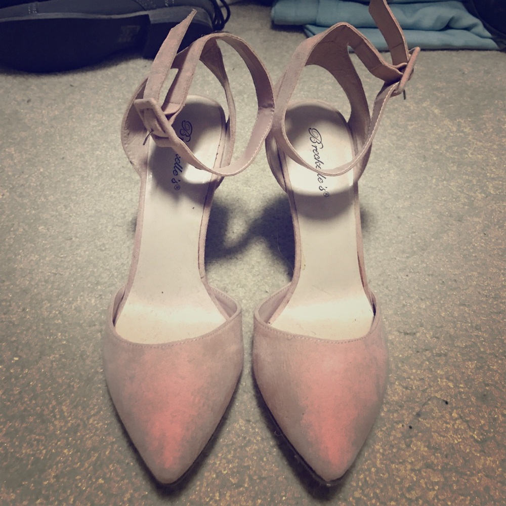 Ankle strap heals
