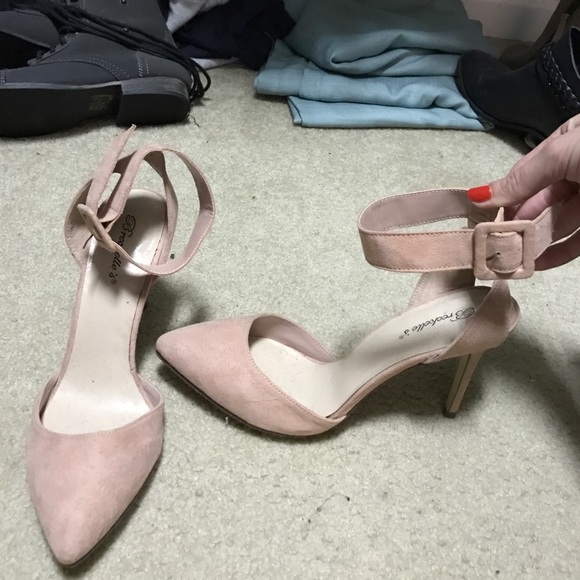 Ankle strap heals - Picture 2 of 2