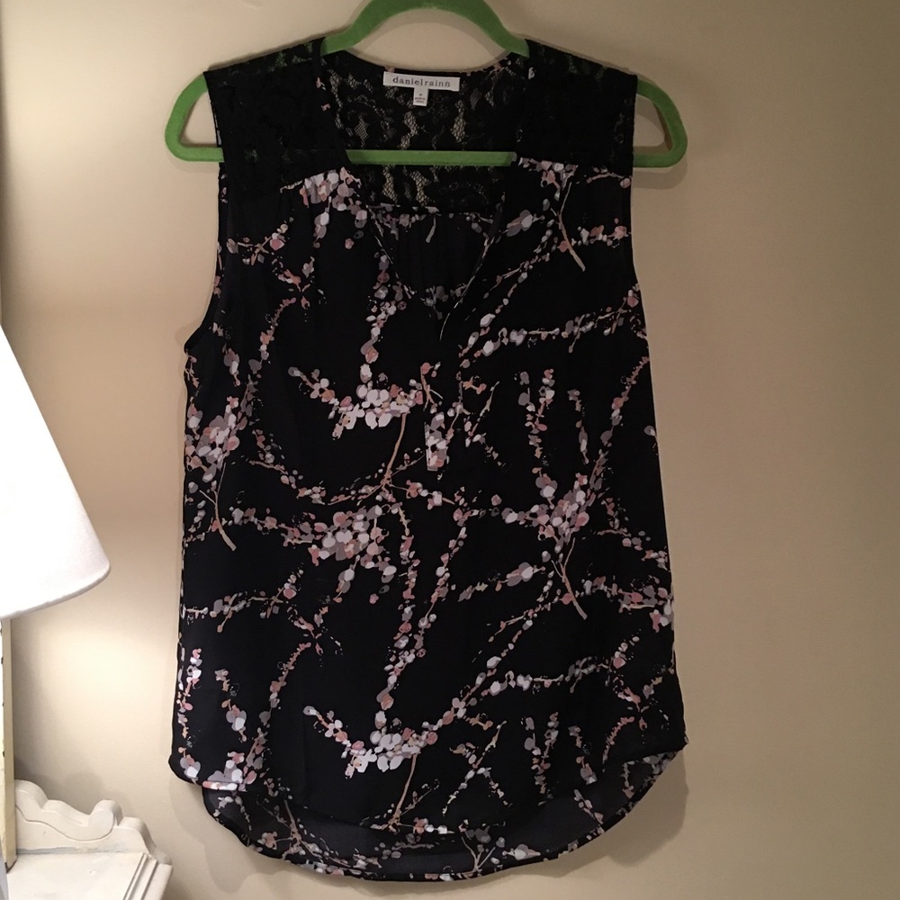 Patterned Sleeveless Blouse