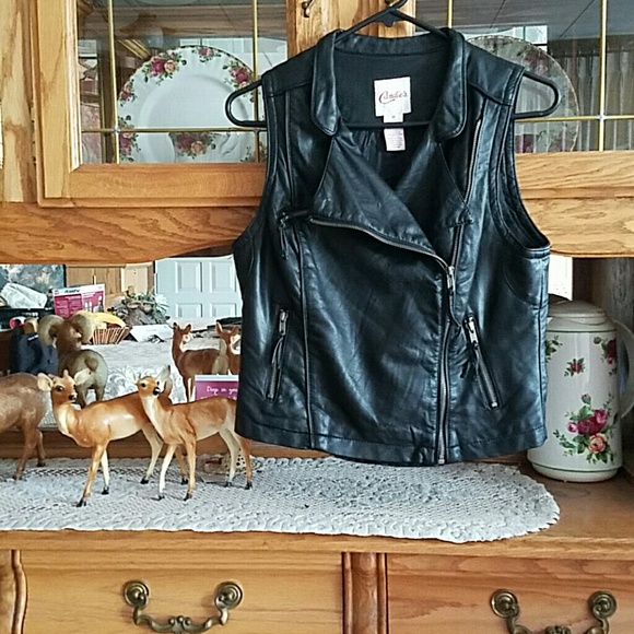 🎉HP🎉CANDIE'S FAUX LEATHER VEST - Picture 2 of 5