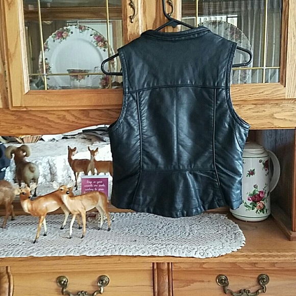 🎉HP🎉CANDIE'S FAUX LEATHER VEST - Picture 4 of 5