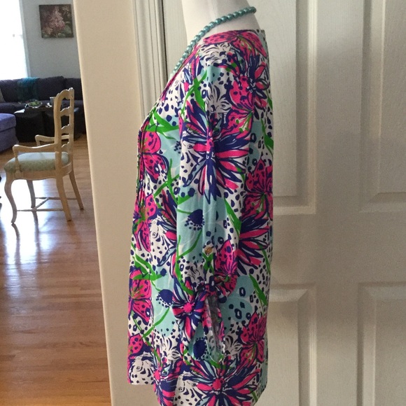 ⚜LILLY PULITZER TOP WITH TABBED SLEEVES⚜ - Picture 3 of 4