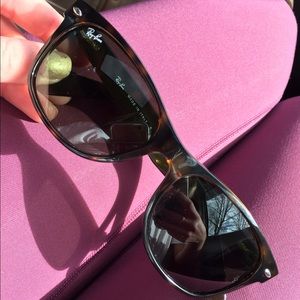 Wayfarer tortoise ray ban sunglasses