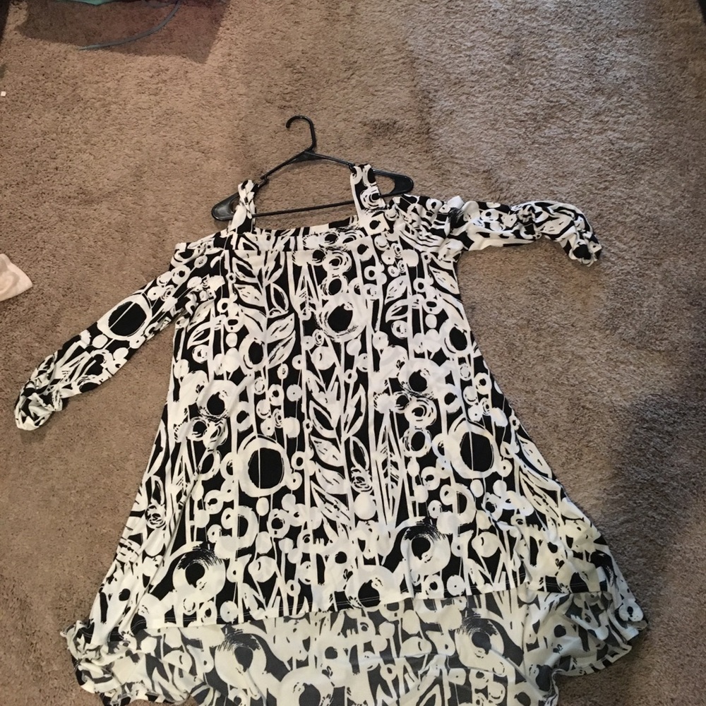 Black and white tunic
