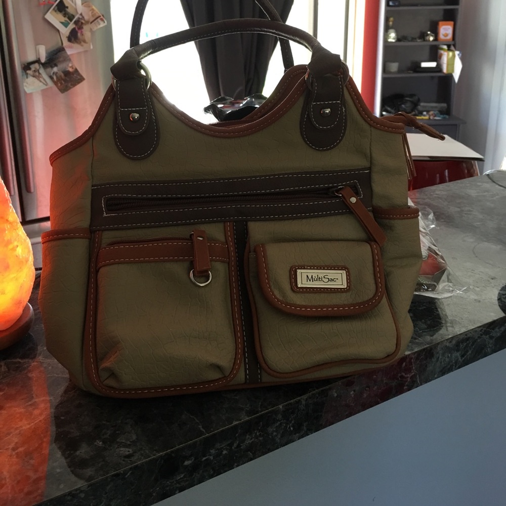 Mint condition bag with TONS of pockets