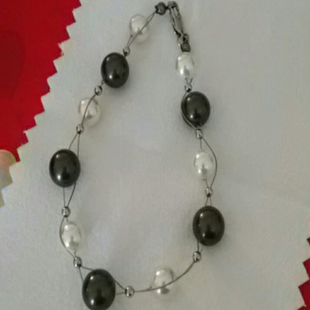 Gray and white "pearl" bracelet