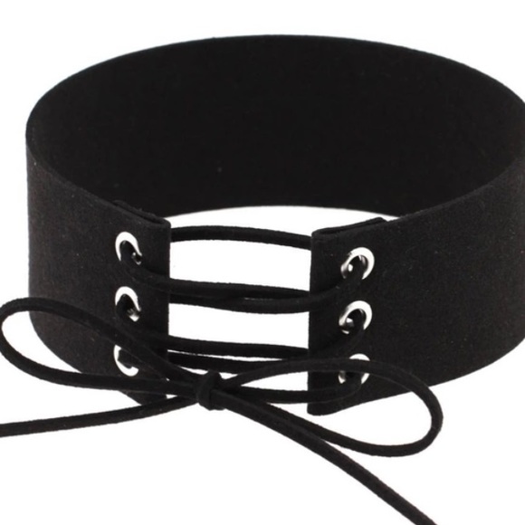 Lace up choker necklace - Picture 2 of 3